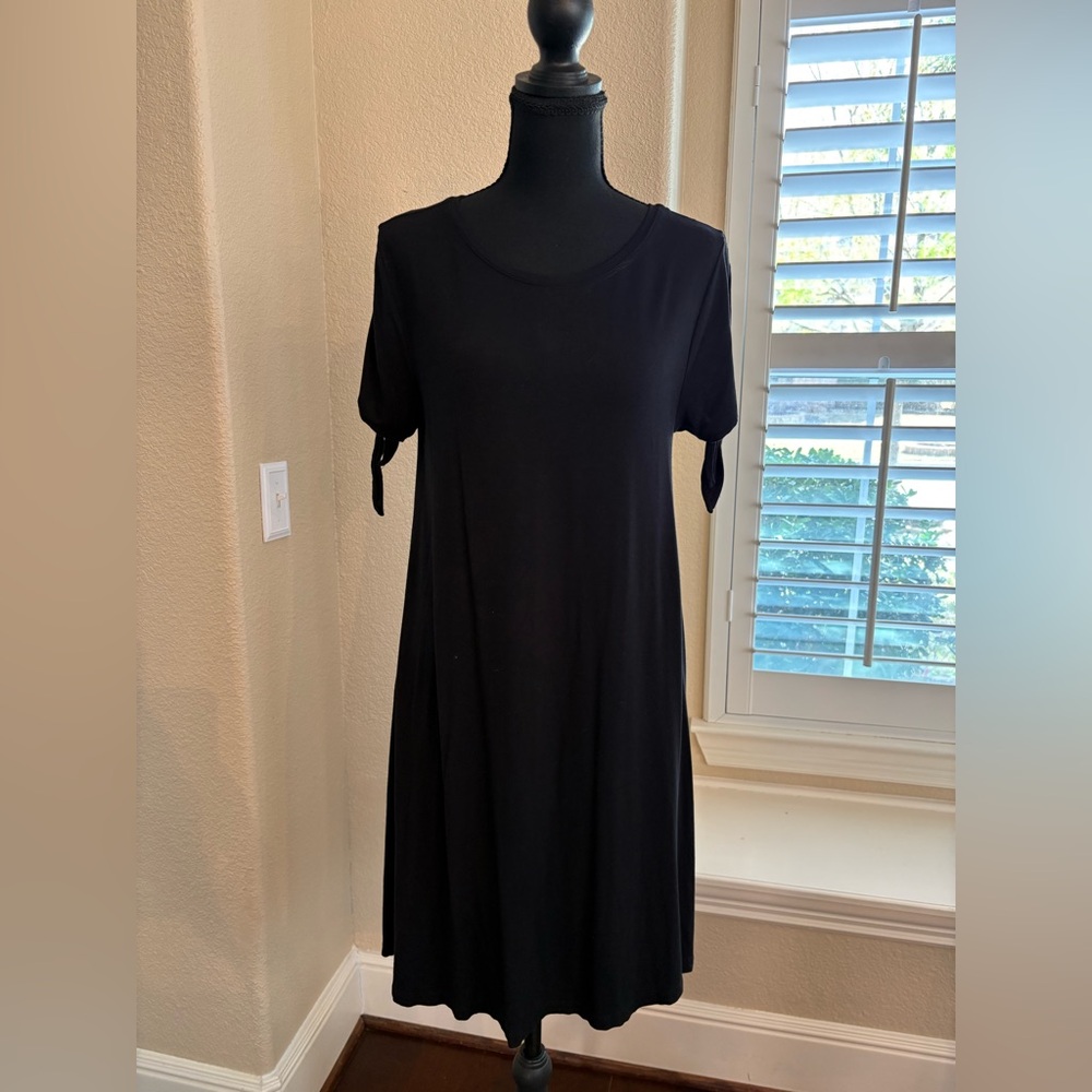 Old Navy Black Knit Tie Sleeve Sleeve Dress